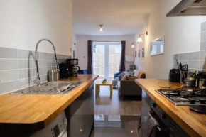 Spacious two bedroom, two bathroom Beach Nest with garden